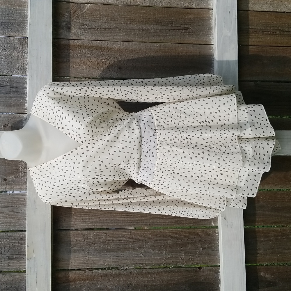 👒WHITE POLKA DOT ROMPER Large🛍